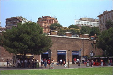 Photo: Entrance, Colosseo Station