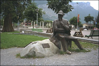 Photo: Sherlock Holmes Statue, Meringen 1