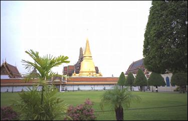 Photo: Garden and Golden Chedi, Wat Phra Kaeo