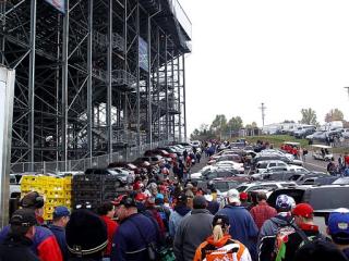 many_people