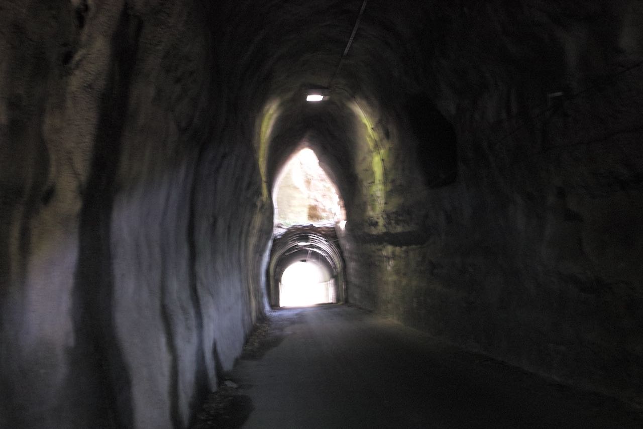 トンネル