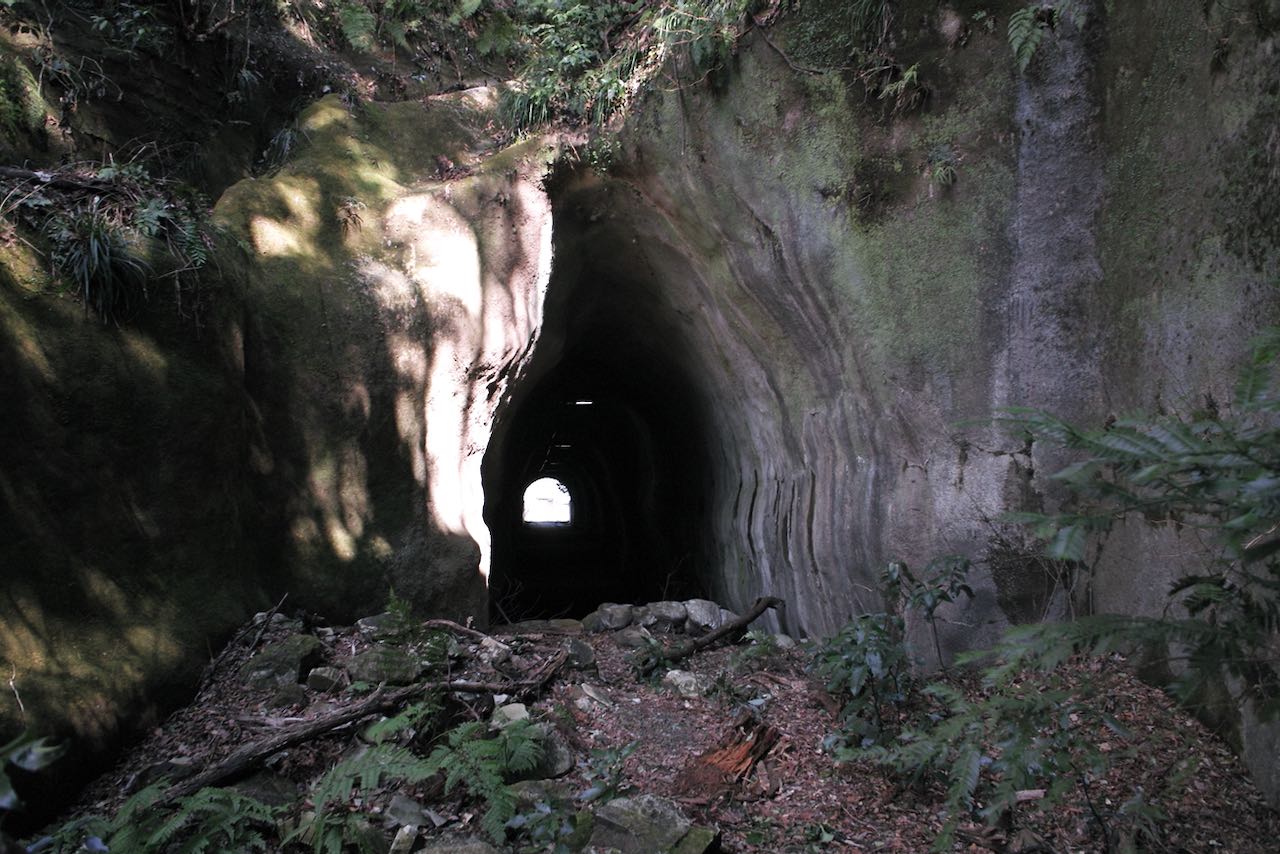 トンネル