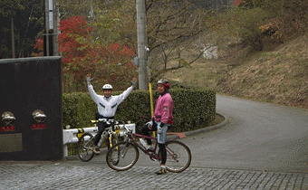 �I������