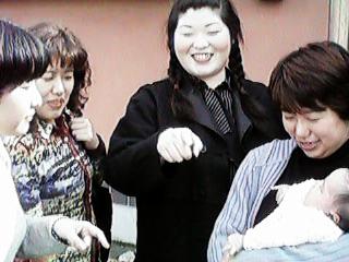 くわさんお腹見えてるよ