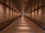 津駅連絡通路