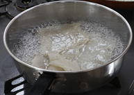 Cut shimi-kon ans put in boiling water