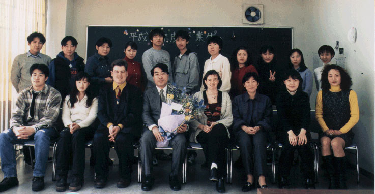 英語専門学校生と卒業式の際に撮影