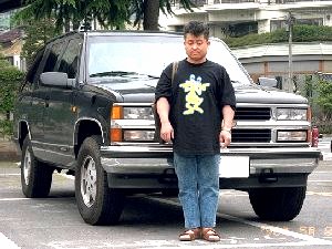 �K�������̎Ԃ̑O�Ŏʐ^���B��j