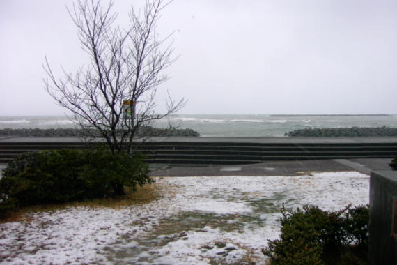 出雲崎海岸沿いの道の駅から