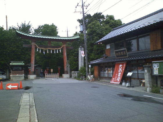 言わずもがなの鷲宮神社の鳥居前