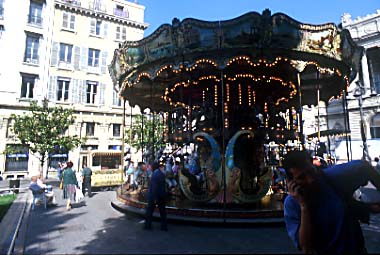 �Ȃ�Œ��̐^�񒆂ɁH