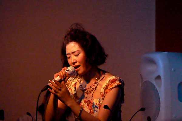 shimon492.jpg 2011.4.15�u���y��DX 2nd ANNIVERSARY�@����Live�v(13 )