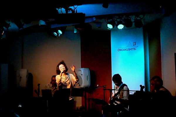 shimon496.jpg 2011.4.15�u���y��DX 2nd ANNIVERSARY�@����Live�v(17) 