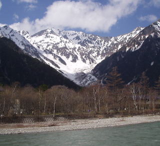上高地 < 撮影:2003/4/27 >