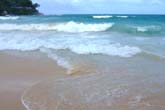 荒波渦巻くKata Beach：クリックで拡大