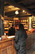 立ち飲みカウンター：クリックで拡大