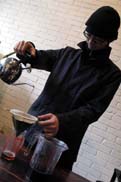 松屋式ドリップの野村さん：クリックで拡大
