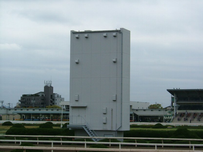 着順掲示板裏側