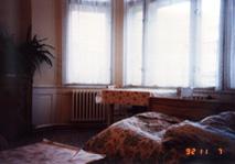 1992�N�v���n�̏h