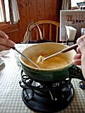 ション名物、チーズフォンデュ
