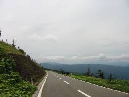炵