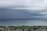 雨が海からやってきた