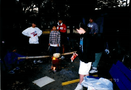 �؂����|�Ƀo�[���N�[�w���̑f������ēh��A���x���d�˂ďĂ��B�Ȃ��Ȃ��̂ł��΂��I