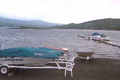 早朝の山中湖畔
