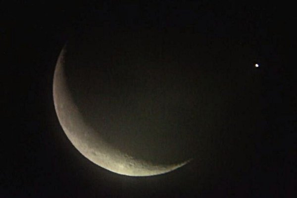 金星食直後の金星と月