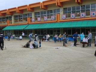 園庭整備お手伝い会当時の様子3