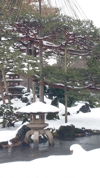 雁行橋上手雪見灯籠