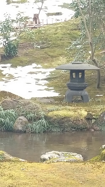 山崎山北西麓雪見灯籠