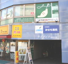 中華料理店向かって右側奥入り口