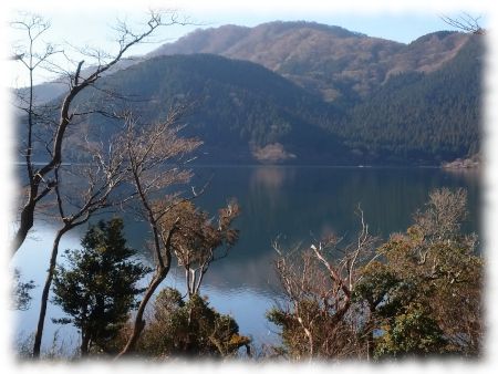 桃源台から芦ノ湖、三国山