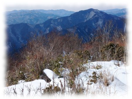 奥多摩・大岳山から御前山を望む