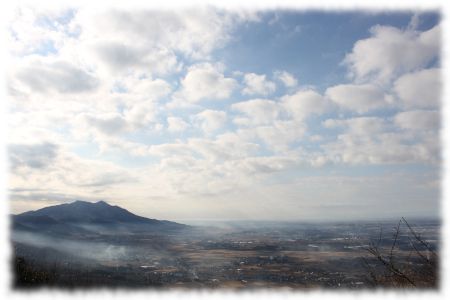 雨引山から筑波山を望む