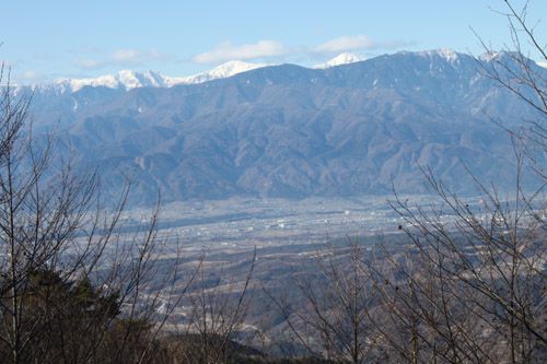牧場上から鳳凰三山、白峰三山を望む