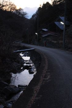日の終わりを迎える高成集落
