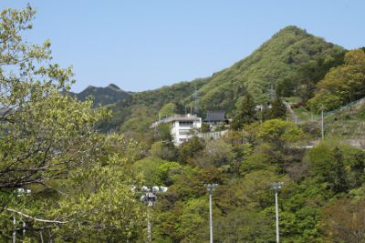 富岡大橋の上から金ピラ山