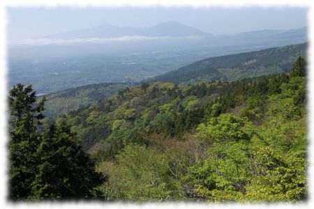 明神峠から愛鷹連峰を遠望する