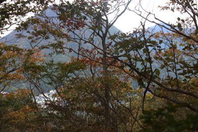 鬢髪山より榛名富士と榛名湖を透かし見る