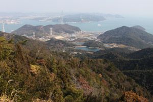 八丈岩山から児島湾出口付近の瀬戸内海を見下ろす