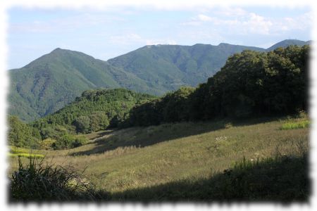 大霧山から笠山、堂平山を望む