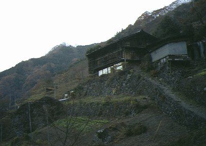 夕暮れの家