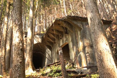 忽然と産業遺跡が