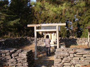 星ヶ城山西峰にある阿豆枳(あずき)神社
