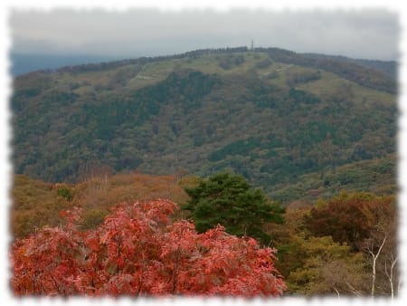 象の鼻展望台付近から方塞山、雲がなければ背後に男体山が見えるはず