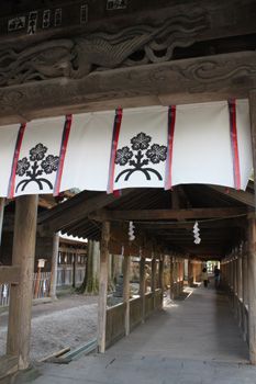 本宮東参道の入口御門