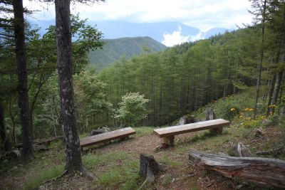 雲の中に白根三山