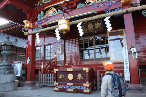 御岳山山頂に建つ御岳神社拝殿